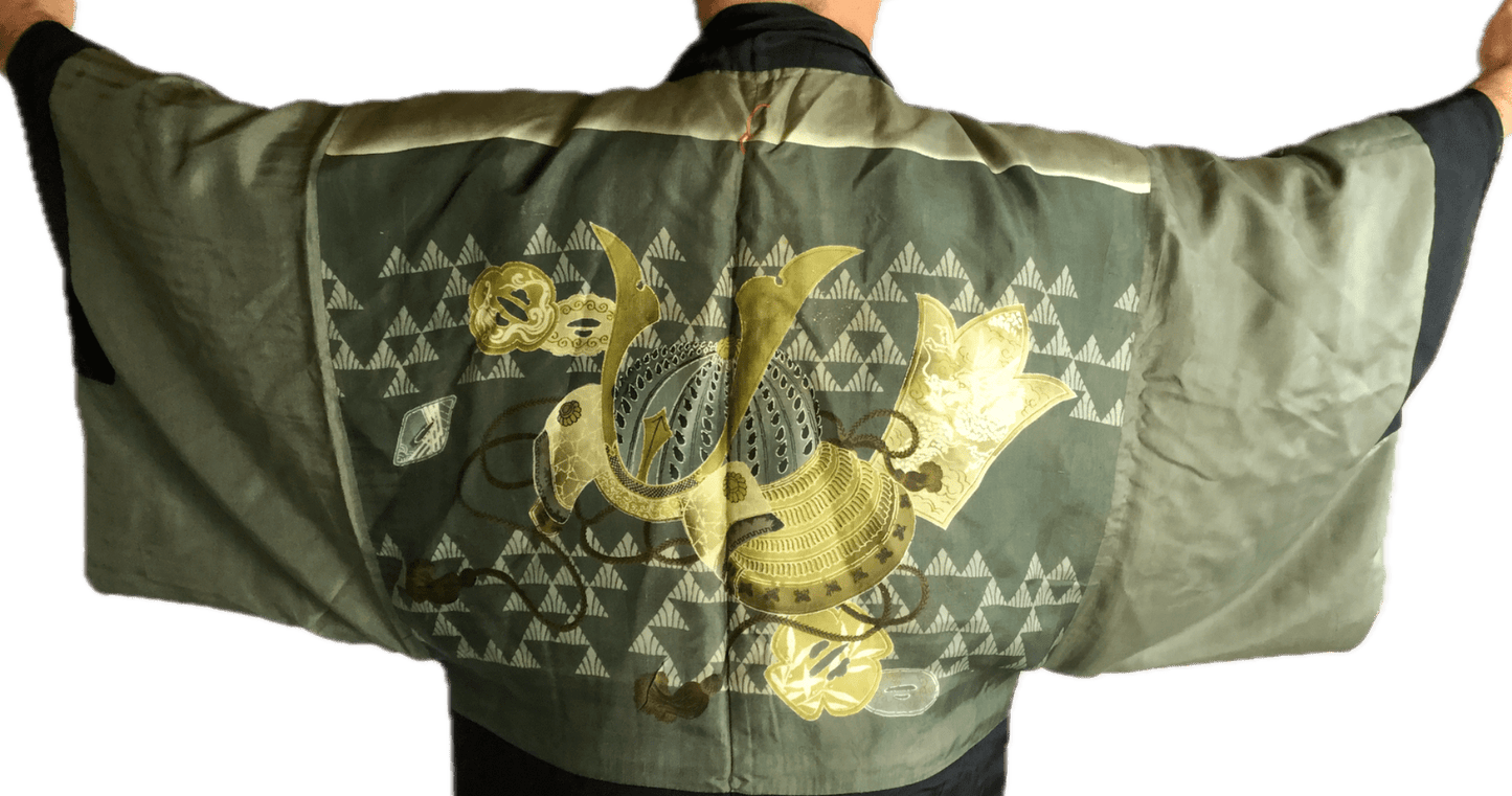 Haori japonais antique homme soie noire Montsuki Casque samourai Kabuto