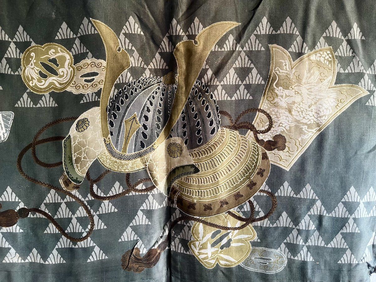 Haori japonais antique homme soie noire Montsuki Casque samourai Kabuto